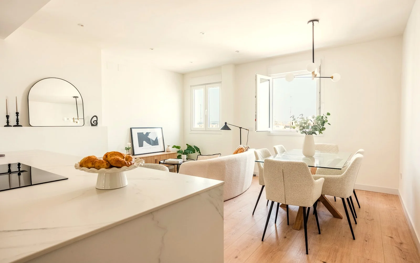 Fotografía inmobiliaria con home staging de Realzo Homes para Clikalia — Sevilla — fotografía editorial de José Laguna Studio en Sevilla